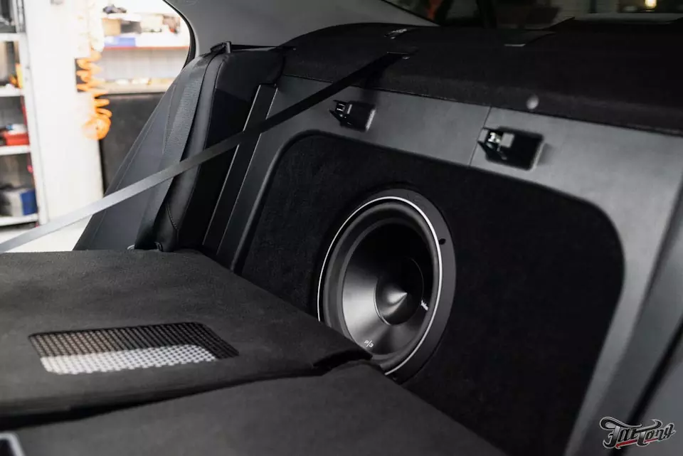 Toyota Camry. Комплексная шумоизоляция салона и полная замена штатной акустики с коробом стелс.